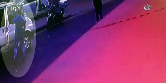 Ekmek arabasından para çalan hırsız kamerada