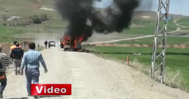 Elazığ'da minibüs alev alev yandı