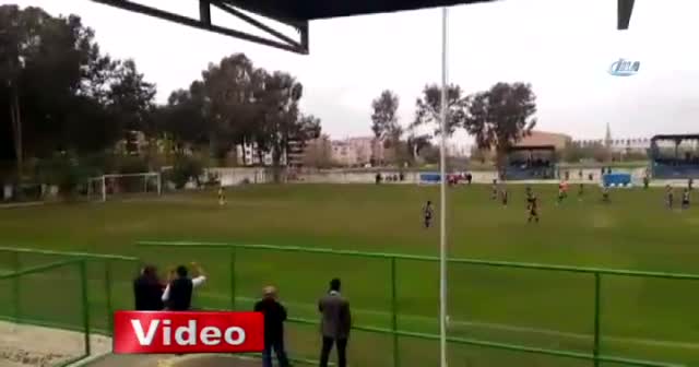 Futbol sahalarında görülmeyen olay!