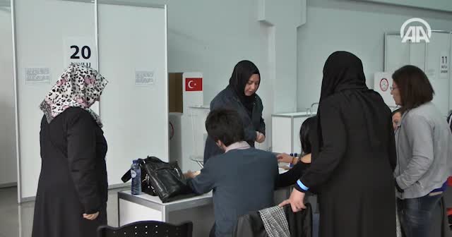 Hollanda'da referandum için oy verme işlemi başladı