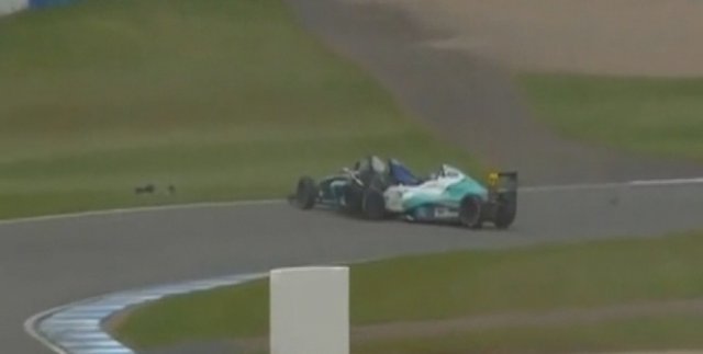 İngiltere’de Formula 4 yarışında korkutan kaza