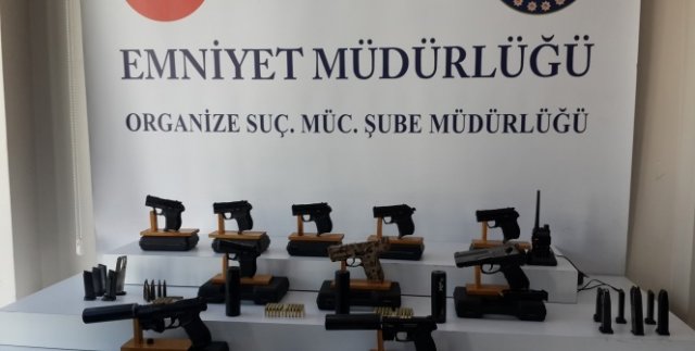 İstanbul’da bir müzisyenin evinde silahlar ele geçirildi
