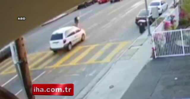 Kadın metrelerce ileriye savruldu!