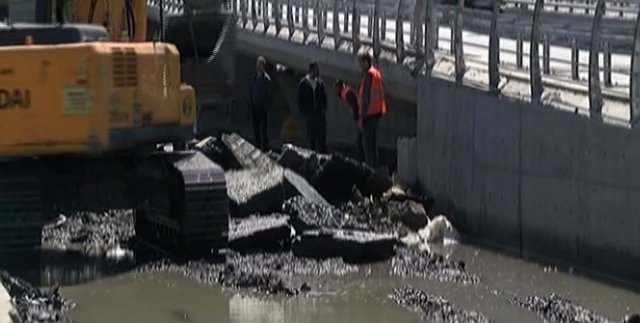 Kazı çalışması su borusunu patlattı