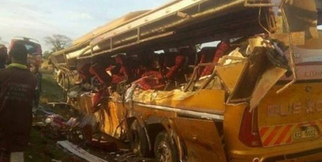 Kenya’da petrol tankeri ile otobüs çarpıştı: 26 ölü