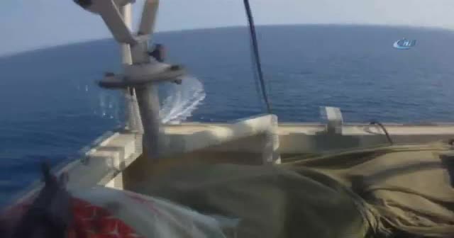 Korsanlarla çatışma anı kamerada