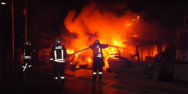 Marmaris'te yat yangını: 1 ölü 1 yaralı