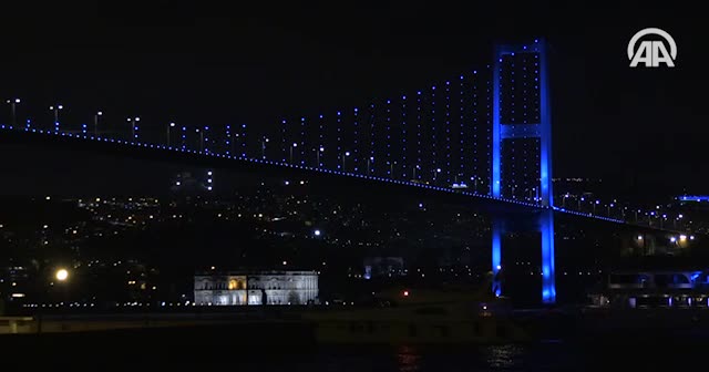 Mavi ışıklar 'otizm' için yakıldı