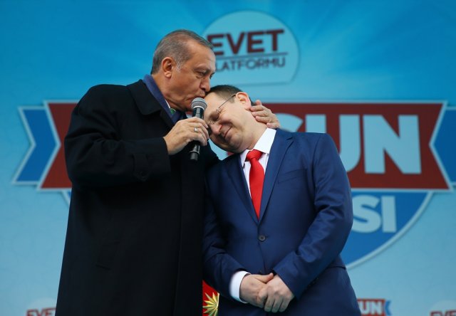 Mitingte duygulandıran buluşma