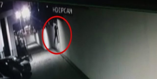 Örümcek adamı andıran hırsızlar kamerada