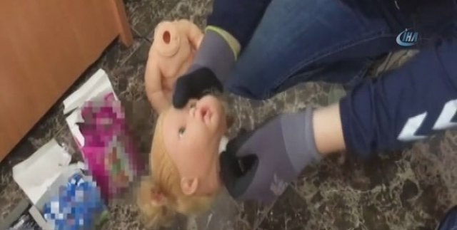 Oyuncak bebekten esrar çıktı