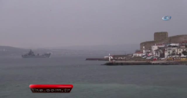 Rus çıkarma gemisi boğazdan geçti