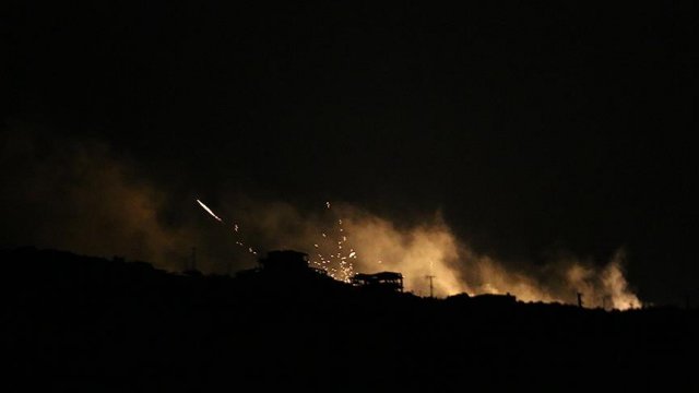 Suriye'de Halep'in batısına fosfor bombalı saldırı