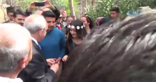 Yüzüklerini Kılıçdaroğlu taktı