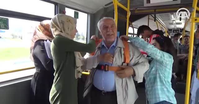 'Ayakta yolculuk' için güvenlik kemeri