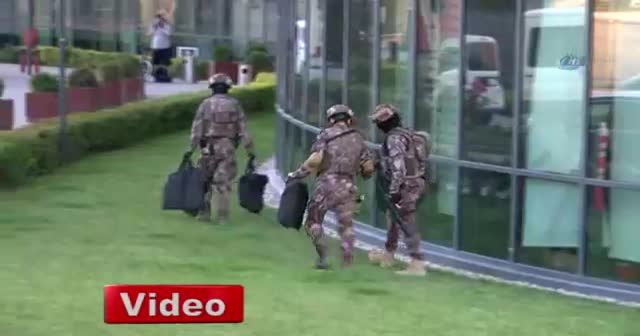 Ataşehir, lüks rezidans önünde hareketli dakikalar
