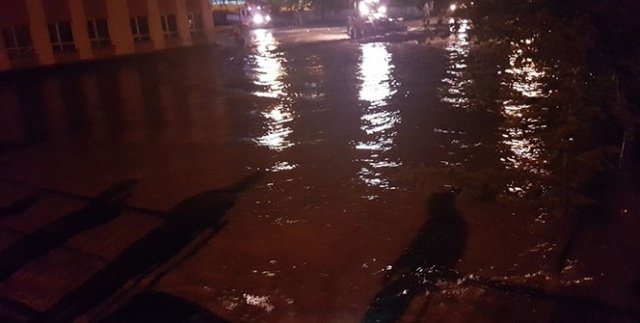 Başkent’te taşan derenin suları hayatı felç etti