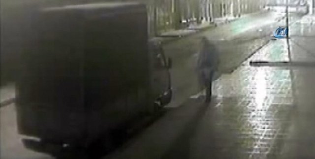 Bir dakikada kamyon çaldı