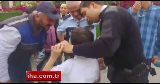 Bisikletle gezen 3 çocuk kamyonete çarptı