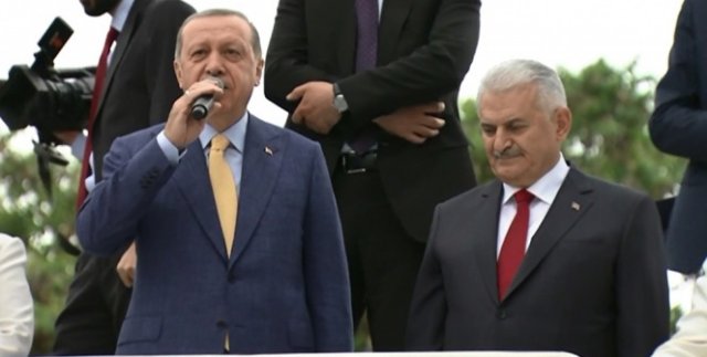 Cumhurbaşkanı Erdoğan ve Başbakan Yıldırım partililere seslendi