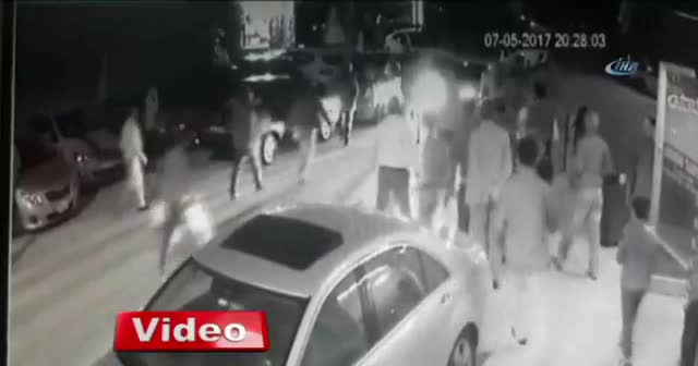 Herkesin önünde kız kaçırdı