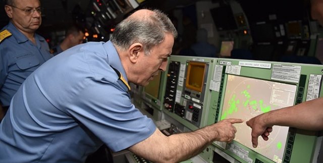 Hulusi Akar, “Denizkurdu 2017” tatbikatını yerinde izledi