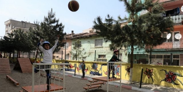 İlköğretim okuluna ’survivor’ parkuru