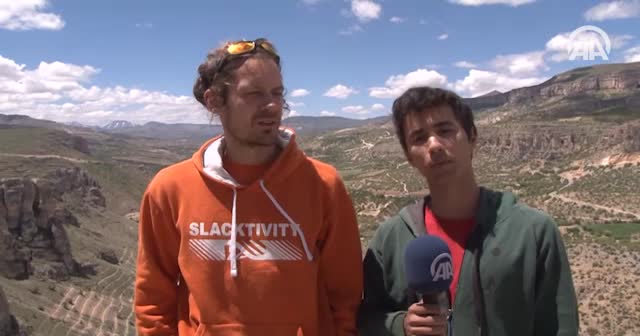 İp üzerinde bin 210 metre yürüdü