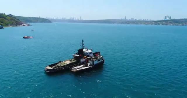 İstanbul Boğazında batan barç havadan görüntülendi