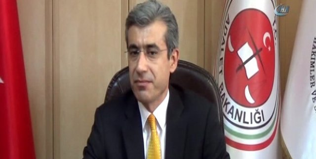 Kamyon makam aracına çarptı: Başsavcı ve şoförü öldü
