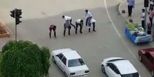 Kırmızı ışıkta ’birdirbir’