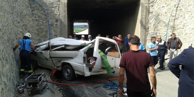 Minibüs köprüden uçtu: 1 ölü, 1 yaralı