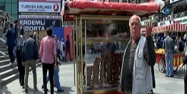 Şirinevler Meydanı'nı arılar bastı