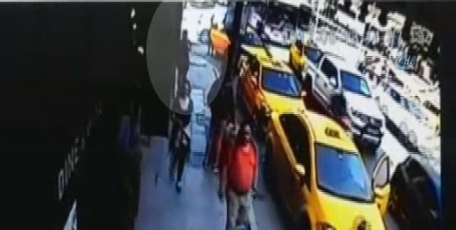 Taksim’de başına kurşun isabet eden turistin son görüntüleri kamerada