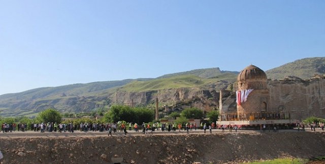 Tarihi Zeynel Bey Türbesi taşınıyor