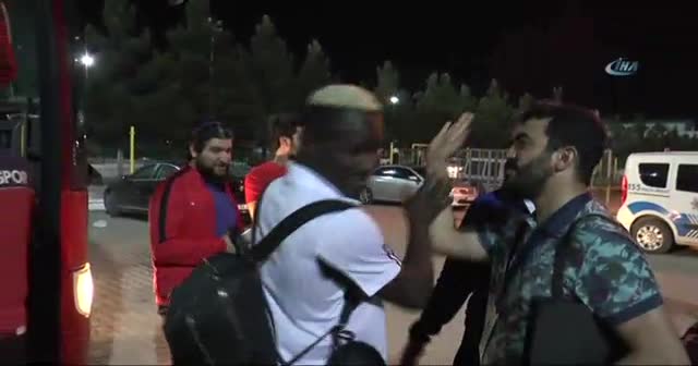 Traore otobüs muavinlerine taş çıkarttı