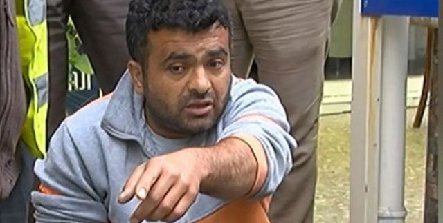 Yaşlı adamın ayağını ezdi, şoka girdi