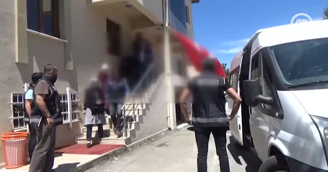 Yunan adasına kaçmak isterken yakalandılar