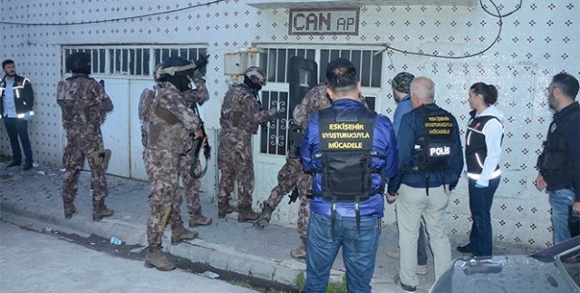 Zehir tacirlerine şafak operasyonu düzenlendi