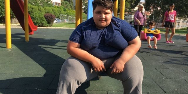 10 yaşında 165 kilo olan çocuk ameliyat olmazsa ölebilir