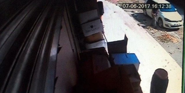 Bujiyle otomobilin camını kırıp 40 bin lira çaldı