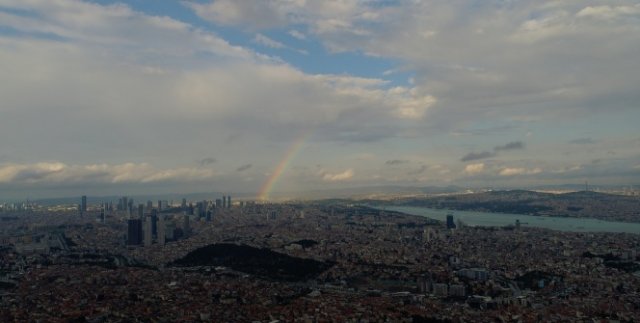 Gökkuşağının eşsiz manzarası havadan görüntülendi