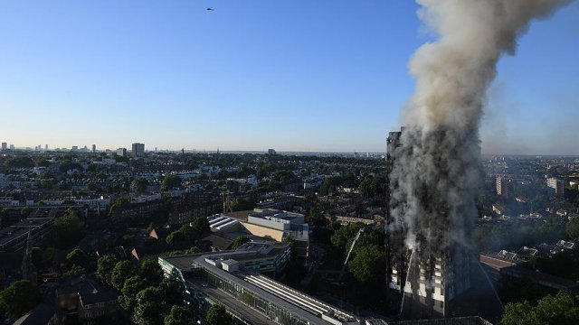 Londra'da gökdelende yangın