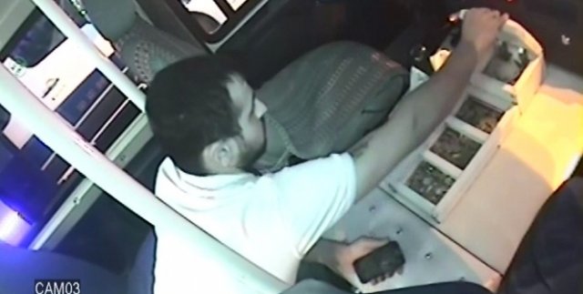 Minibüsteki paraları çalarak kayıplara karıştı