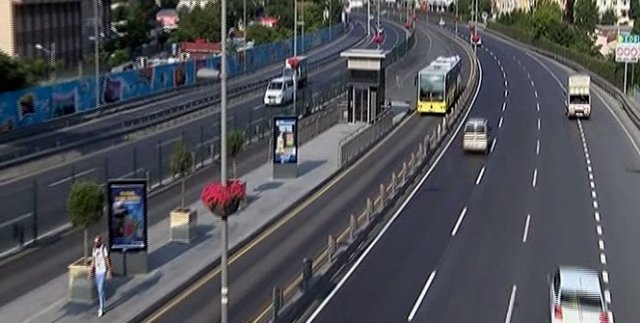 Tatilciler gitti, İstanbul'da yollar boş kaldı