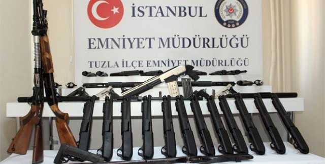 Tuzla’da yasadışı silah ticareti operasyonu: 31 tüfek ele geçirildi