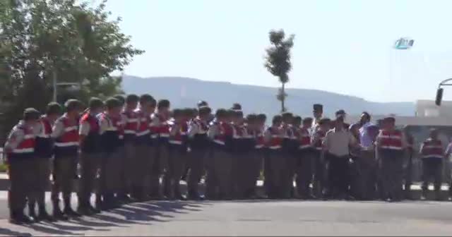 ’Suikast timi’ araçtan inmek istemeyince...