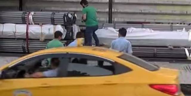 Bağırışların duyulduğu tırın konteynırında ağır yaralı 3 mülteci çıktı
