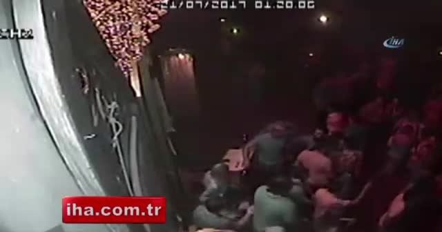 Bodrum'da deprem sırasında kaçarken birbirlerini ezdiler