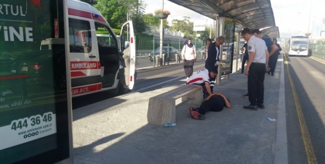 Bonzai içen genç, metrobüs seferlerini aksattı